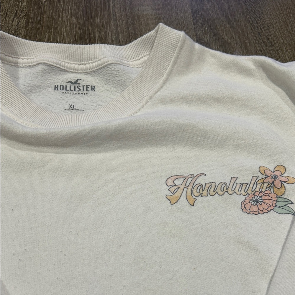 Hollister Off-White Honolulu Floral Graphic Tee